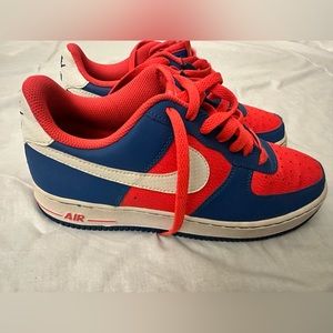 Nike Air Force 1 Low GS – Laser Crimson – Military Blue (6.5 Y)